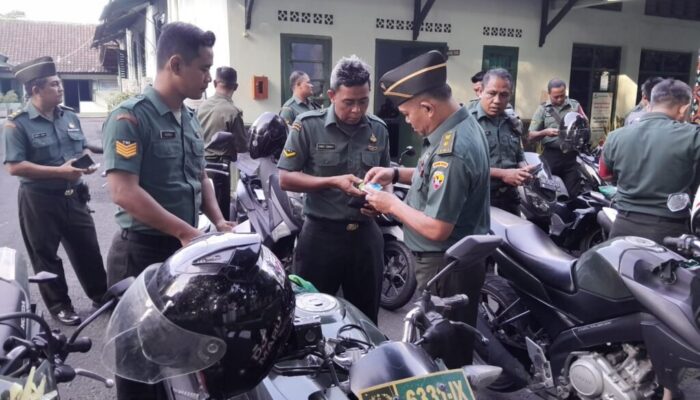 Anggota Kodim 1606/Mataram Dukung Inisiatif Pemeriksaan Kendaraan: Menjadi Teladan Ketaatan Berlalu Lintas