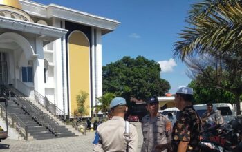 11 Calon Haji Plus Lombok Barat Berangkat Menuju Tanah Suci, Dipamankan Polsek Gerung