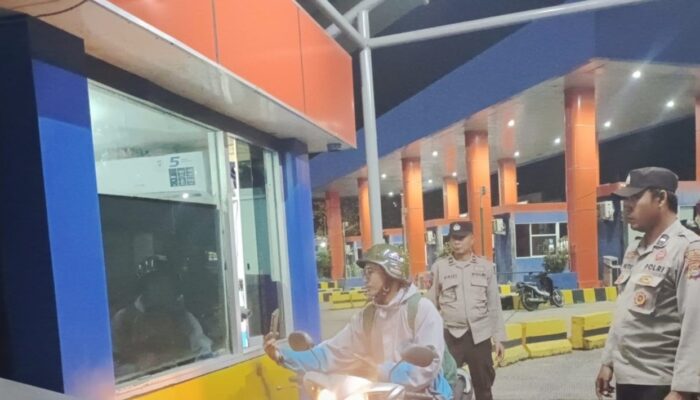 Polsek Lembar Patroli dan Periksa Kendaraan di Pelabuhan, Cegah Gangguan Keamanan Mudik