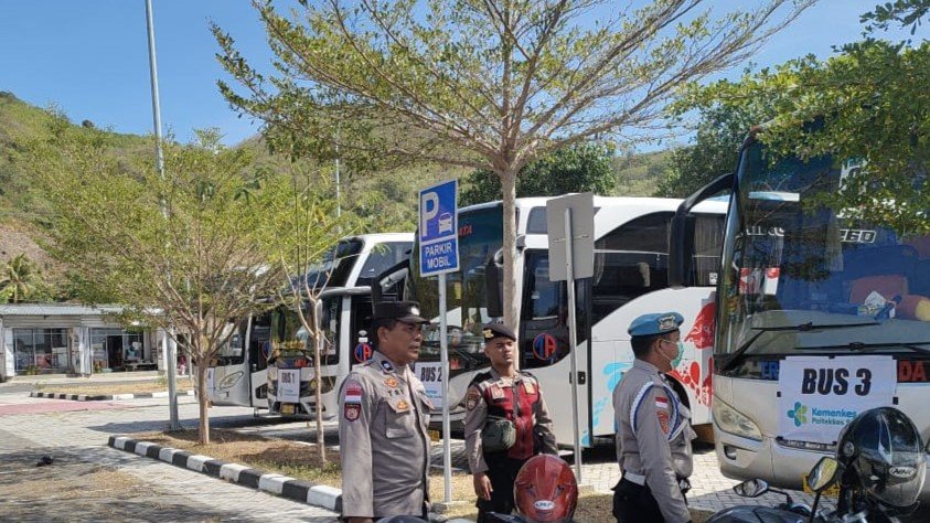 Polsek Sekotong Gencarkan Patroli Antisipasi Gangguan Kamtibmas di Obyek Wisata Pantai Arjuna