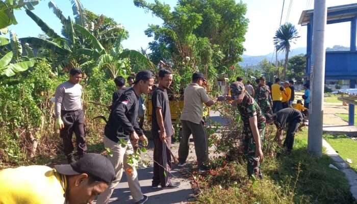 Ciptakan Lingkungan Bersih dan Sehat: Inisiatif Babinsa dan Masyarakat Tunjung Are