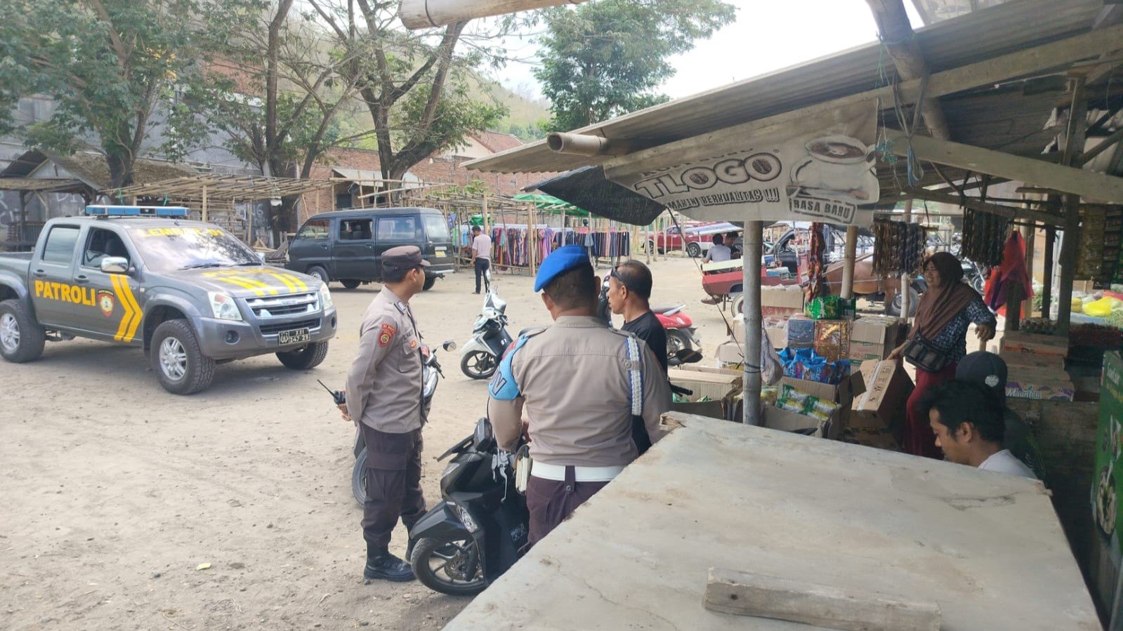 Patroli KRYD Polsek Lembar, Masyarakat Pasar Segenter Merasa Lebih Aman