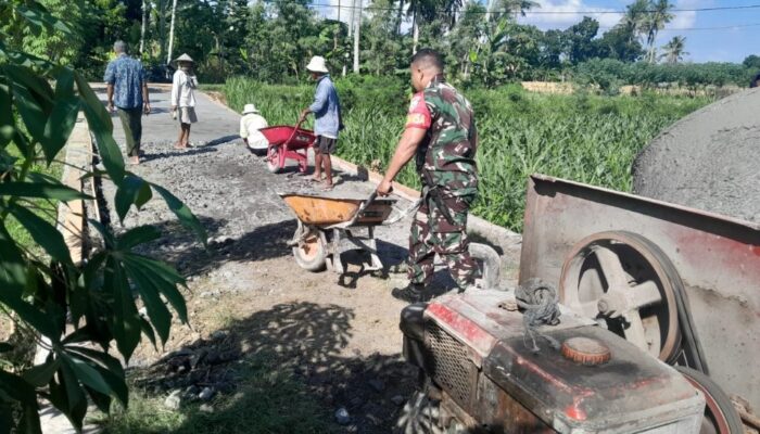 Pengerasan Jalan di Dusun Petak: Sinergi Babinsa dan Masyarakat untuk Masa Depan Lebih Baik