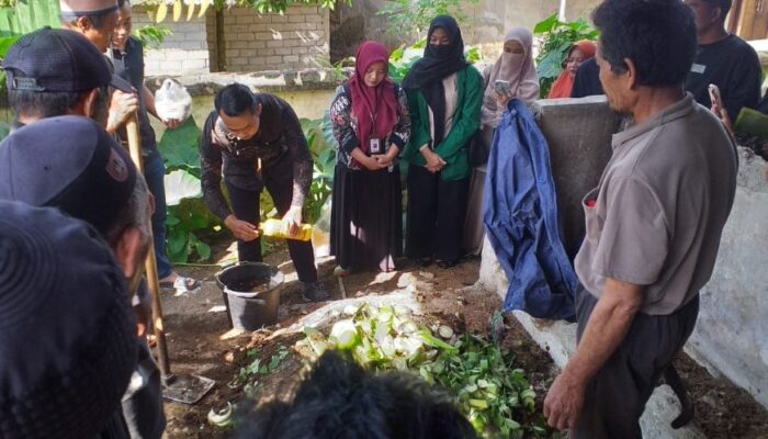 Kolaborasi Babinsa dan Dinas Pertanian: Pelatihan Kompos dan Sambung Bibit Kopi dan Durian