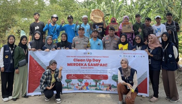 Aksi Clean Up Day KKN Universitas Mataram: Mewujudkan Desa Empol Sebagai Desa Peduli Lingkungan