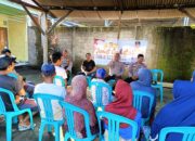 Polisi dan Warga Lombok Barat Jalin Keakraban di Jumat Curhat di Kuripan (1) Polisi dan Warga Lombok Barat Jalin Keakraban di Jumat Curhat di Kuripan (1)