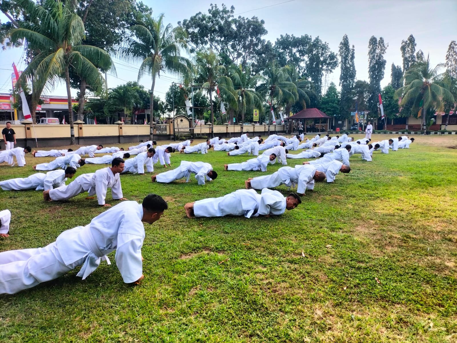 Syarat Mutlak UKP Polres Lombok Barat Gelar Latihan Beladiri Komprehensif