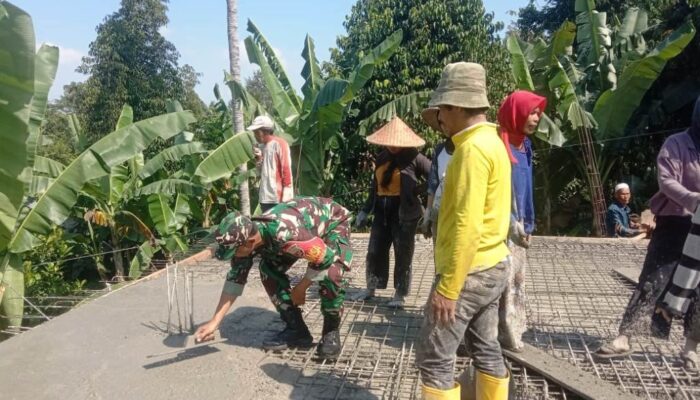 Pengecoran Lantai Dua di Desa Langko: Kebersamaan Warga dan Babinsa Jadi Inspirasi