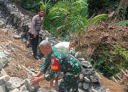 Babinsa Koramil 1606-08/Narmada Dorong Produktivitas Petani Lewat Pembangunan Jalan Usaha Tani di Desa Badrain