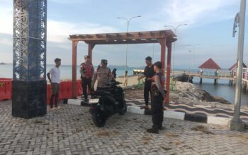 Keamanan Wisata Terjaga: Patroli Polsek Sekotong di Dermaga Tawun