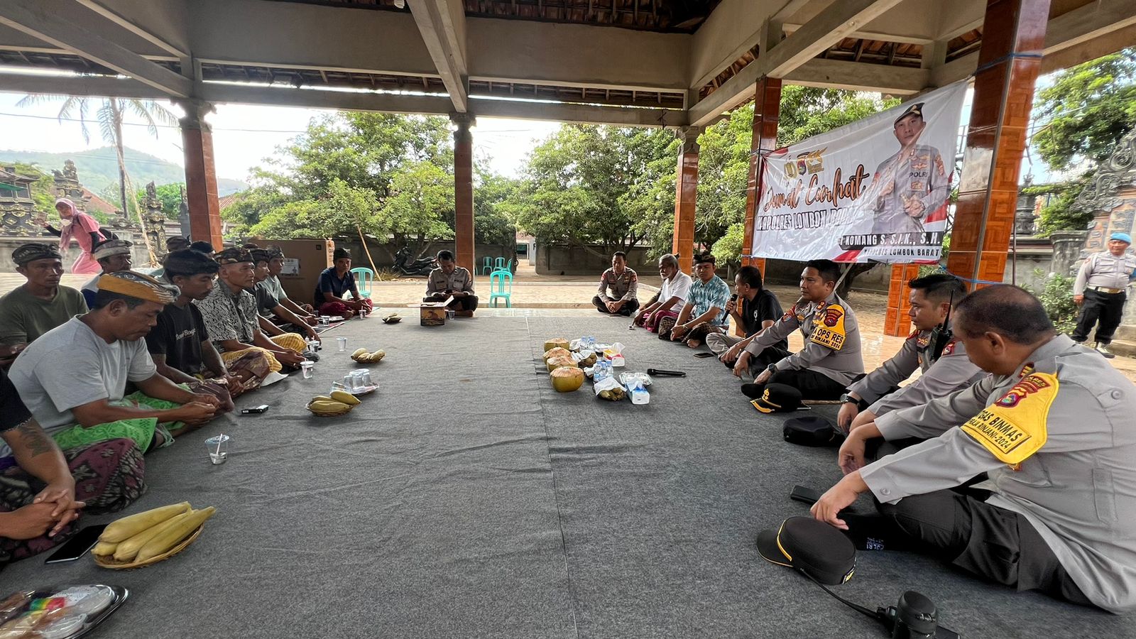 Polres Lombok Barat Gelar Jum'at Curhat, Masyarakat Sampaikan Keluhan Kamtibmas