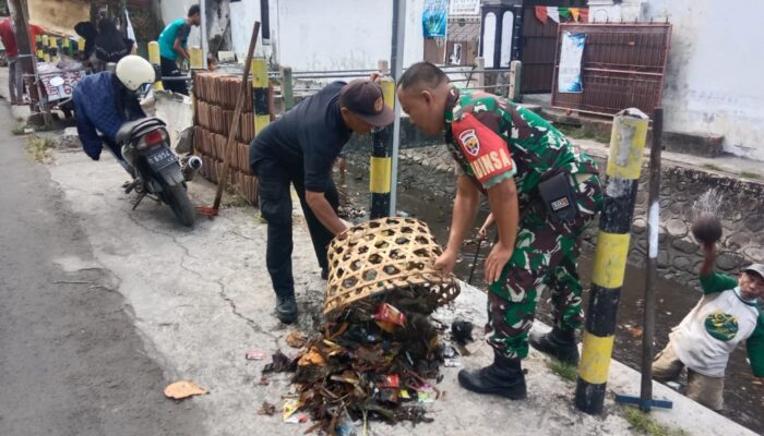 Warga Karang Kelok Baru Bersatu Antisipasi Banjir: Sinergi TNI-Polri dan Masyarakat Bersihkan Kali Ning