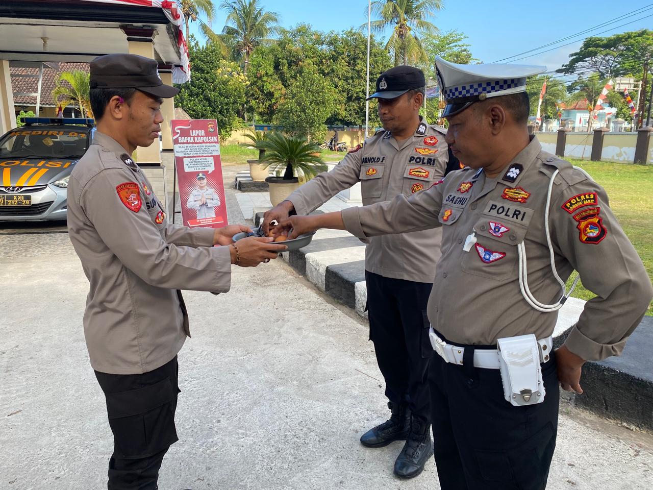 Polsek Kediri Terus Perangi Stunting Lewat Program Jumat Berkah