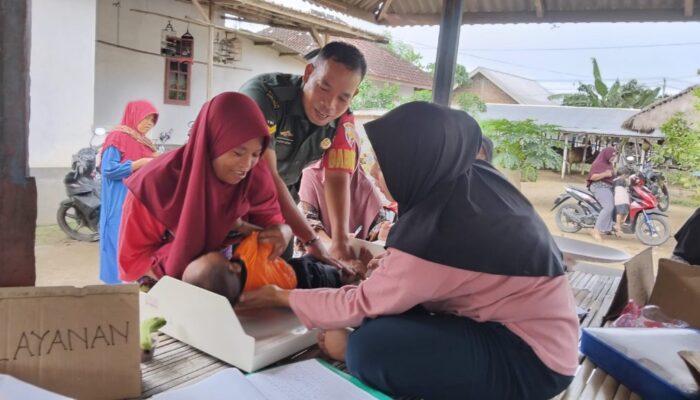 Bersama Cegah Stunting: TNI dan Warga Bergandeng Tangan