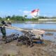 Babinsa Gondang Dampingi Petani Siapkan Lahan Tanam Padi