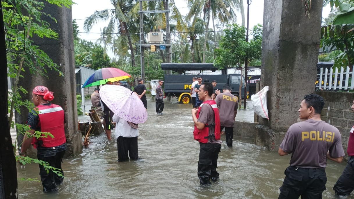 Luapan Sungai Sebabkan Banjir di Lombok Barat, Evakuasi Warga Berlangsung Lancar