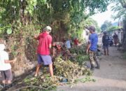 Babinsa Lembar dan Warga Gotong Royong Bersihkan Saluran Air