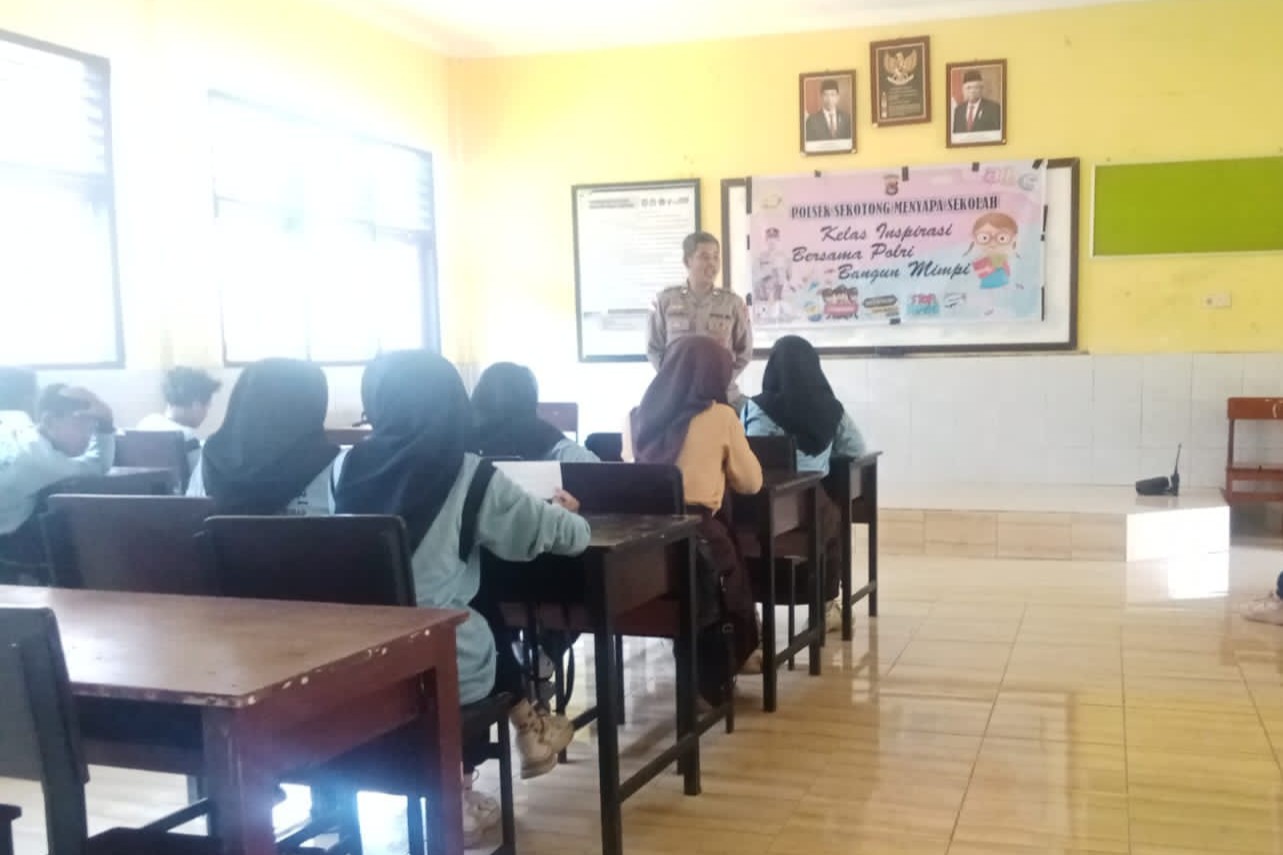 Inovasi Polsek Sekotong: Program "Menyapa Sekolah" Edukasi Siswa tentang Bahaya Bullying dan Narkoba