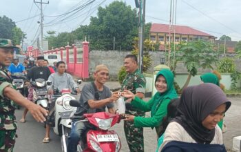 Sinergi TNI, Persit, dan Pramuka di Aksi Berbagi Takjil