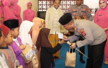 Kapolres Lobar Berbagi Kasih, Anak Yatim Panti Asuhan Terharu