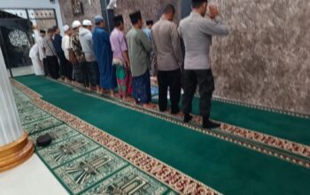 Polsek Kuripan Amankan dan Atur Lalu Lintas Shalat Subuh Berjamaah di Masjid AT-TAQWA