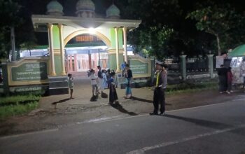 Polisi Hadir di Masjid, Sholat Tarawih di Sekotong Aman