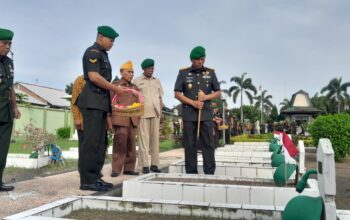 Ziarah TMP Majeluk, TNI dan Veteran Satukan Langkah