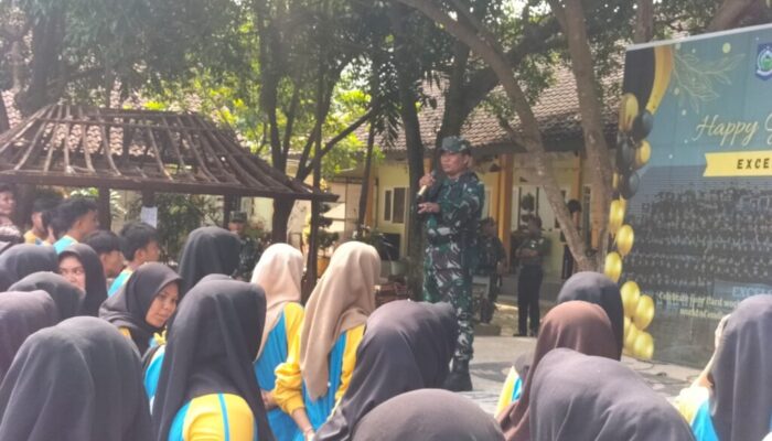 Kodim 1606 Mataram Bina Karakter Siswa SMKN 7