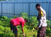 Bhabinkamtibmas Senteluk Edukasi Warga Manfaatkan Pekarangan