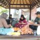 Dorong Ekonomi Lokal, Babinsa Dampingi Usaha Kripik Singkong