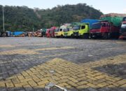 Antrean Kendaraan di Pelabuhan Gilimas Terpantau Tertib dan Aman