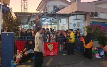 Ratusan Turis Alihkan Perjalanan ke Pelabuhan Lembar Imbas Penutupan Fastboat
