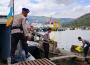 Beras Murah Bulog Ludes dalam GPM Polairud Polres Lombok Barat di Lembar