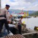 Polri Peduli, Polres Lombok Barat Gelar Gerakan Pangan Murah di Pesisir Lembar