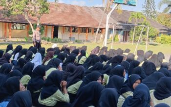 Edukasi Anti Tawuran: Polsek Labuapi Bimbing Siswa SMPN 2
