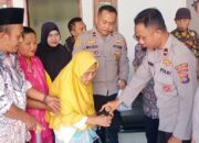 Kasat Binmas Polres Lombok Barat Pimpin Penyaluran Tongkat bagi Lansia dan Disabilitas