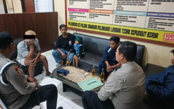 Kru Kapal KMP Parama Kalyani Sigap Selamatkan Penumpang Jatuh ke Laut di Lombok Barat