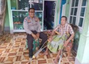 Polri Hadir untuk Masyarakat: Bantuan Tongkat Disalurkan di Desa Lembar Selatan, Lombok Barat