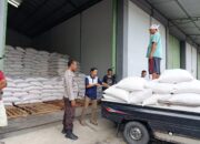 Bulog Mataram Serap 3,4 Ton Jagung Petani Gerung dengan Pengawalan Polisi