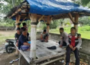 Empat Personel Polsek Sekotong Patroli Dialogis di Gunung Ketapang