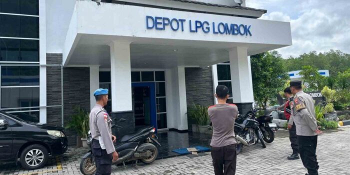 WhatsApp Image 2025-12-12 at 12.50.21 (2) Kamtibmas Lombok Barat Aman, Polisi Kuatkan Patroli Objek Vital